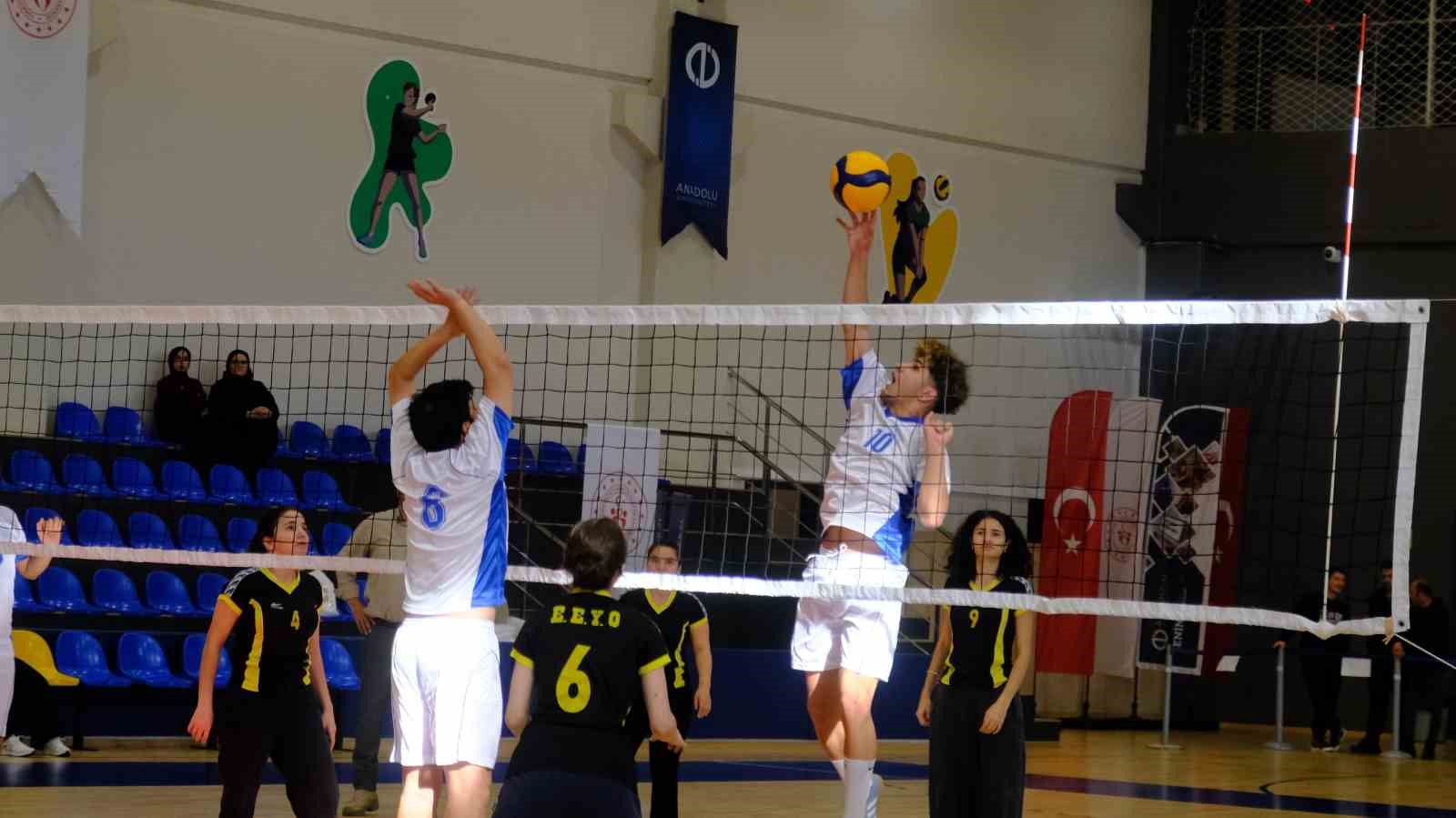 Anadolu Üniversitesi’nde ’engelsiz’ voleybol maçı yapıldı
