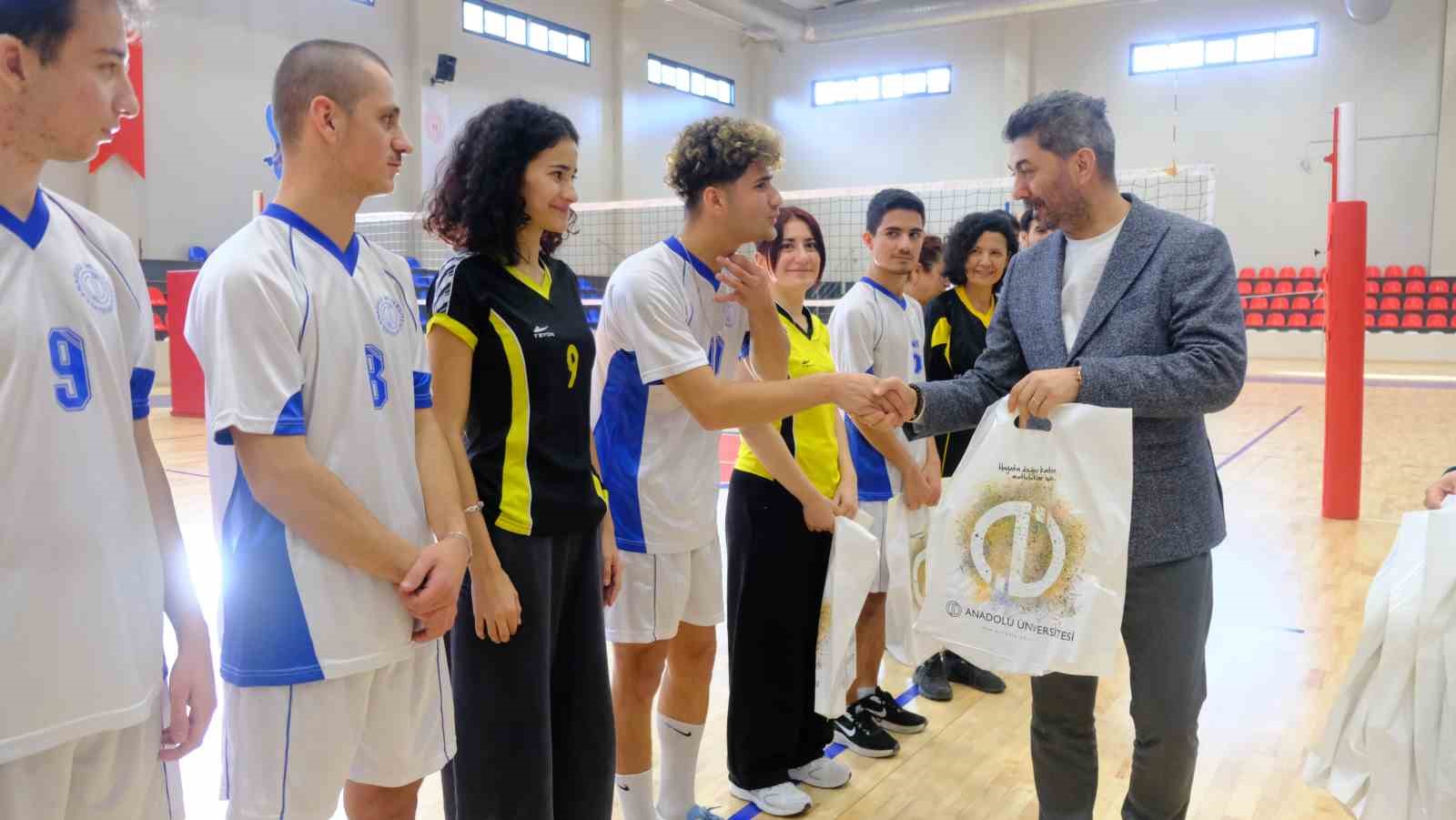Anadolu Üniversitesi’nde ’engelsiz’ voleybol maçı yapıldı
