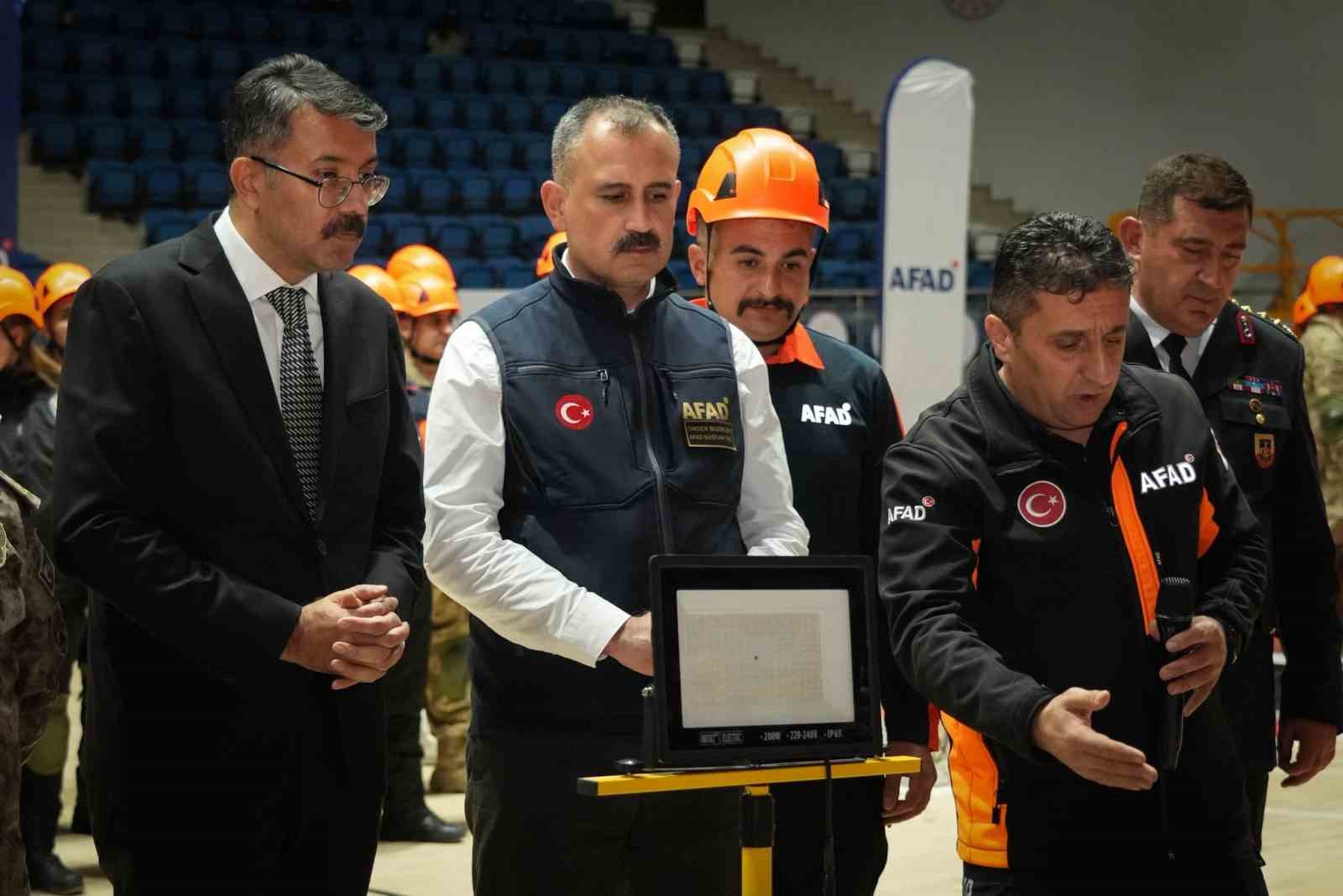 Hakkâri’de 3 bin 48 kişiye arama kurtarma eğitimi verildi