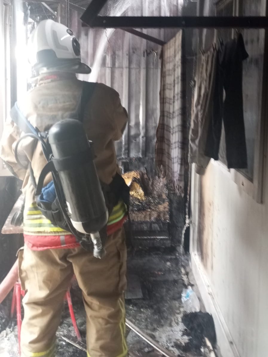 Defne&rsquo;de konteyner yangını
