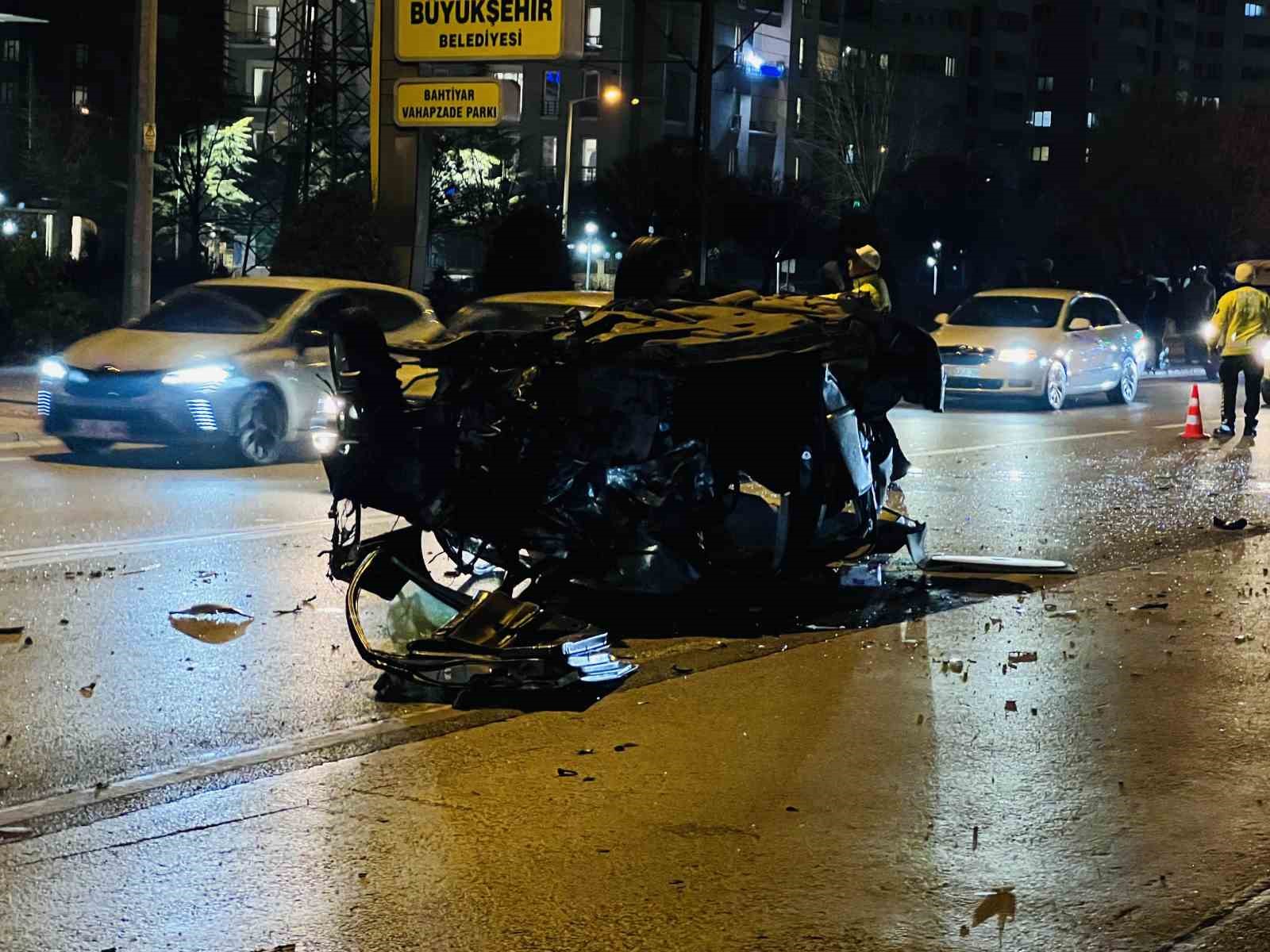 Konya’da ağaca çarpan otomobilden fırlayan yolcu kurtarılamadı