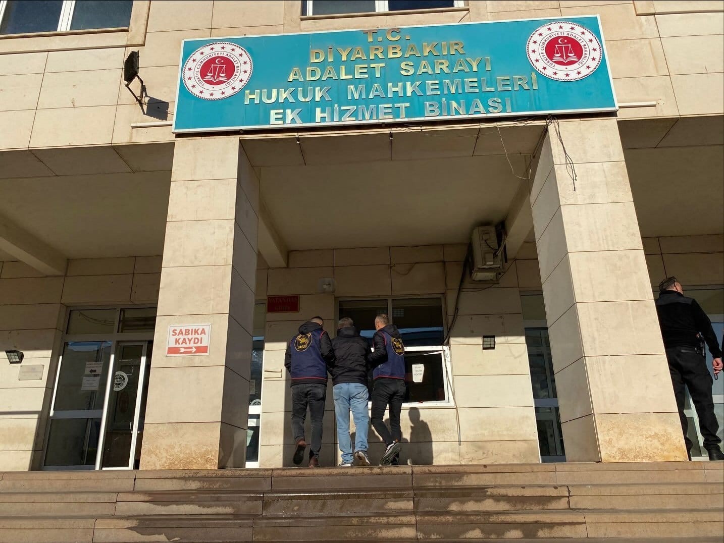 Diyarbakır’da haklarında kesinleşmiş hapis cezası bulunan 4 şahıs yakalandı