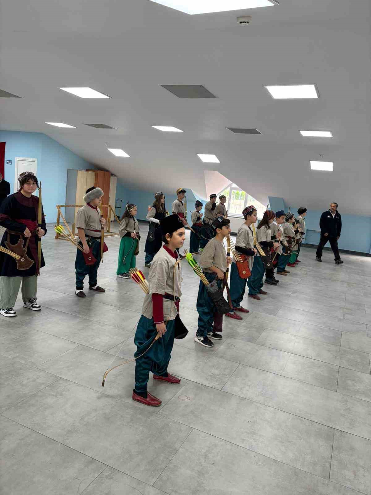 Mudanya’da öğrencilere yönelik okçuluk etkinliği büyük ilgi gördü