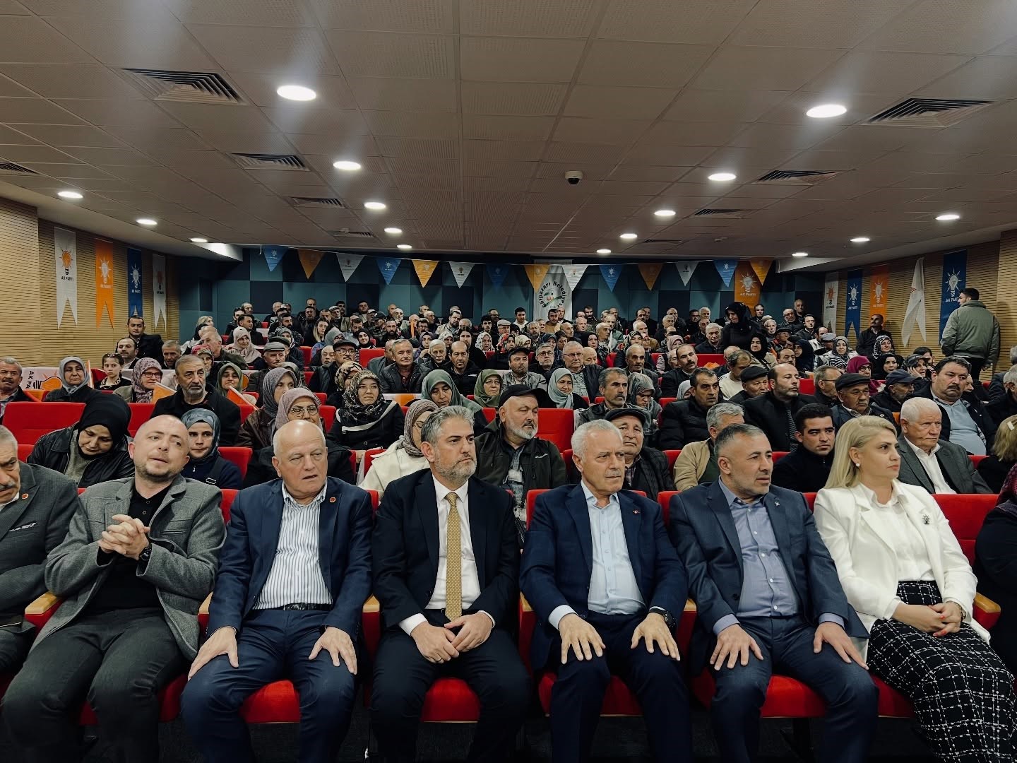 AK Parti’nin Gölpazarı çıkarması büyük ilgi gördü
