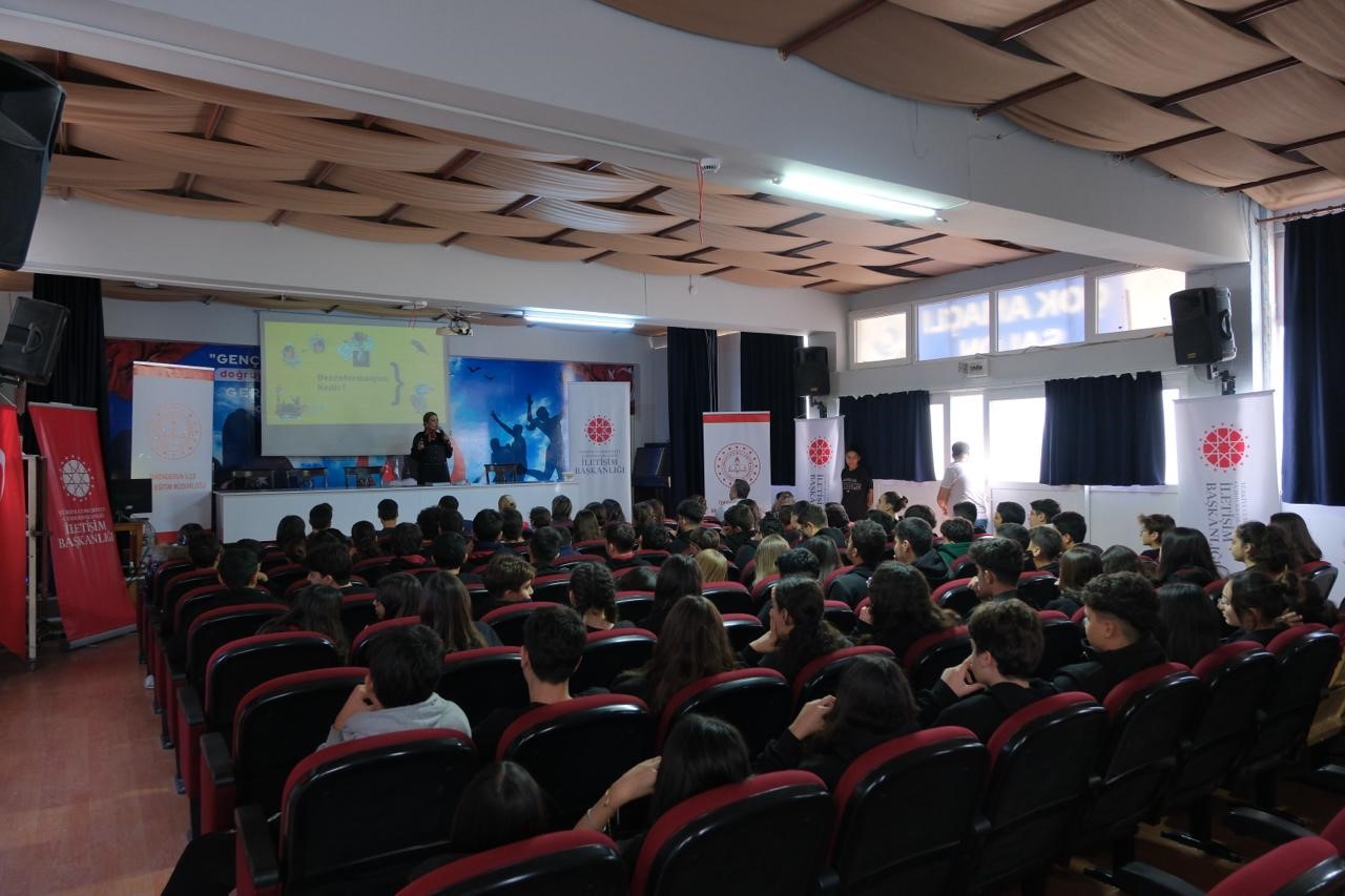 Hatay’da öğrencilere dezenformasyonla mücadele farkındalık eğitimi verildi
