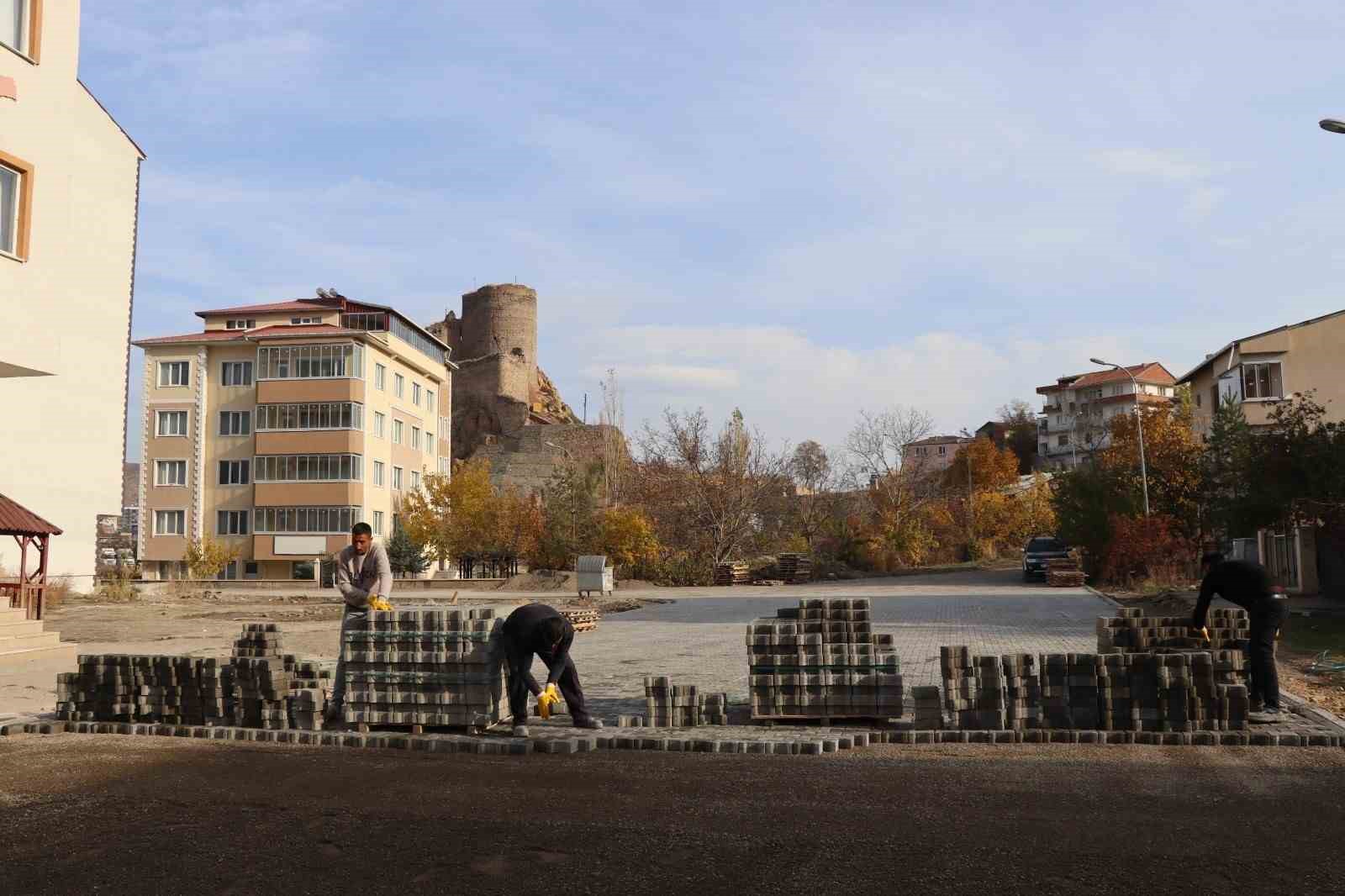 Oltu’da 115 bin metrekare parke taş döşendi
