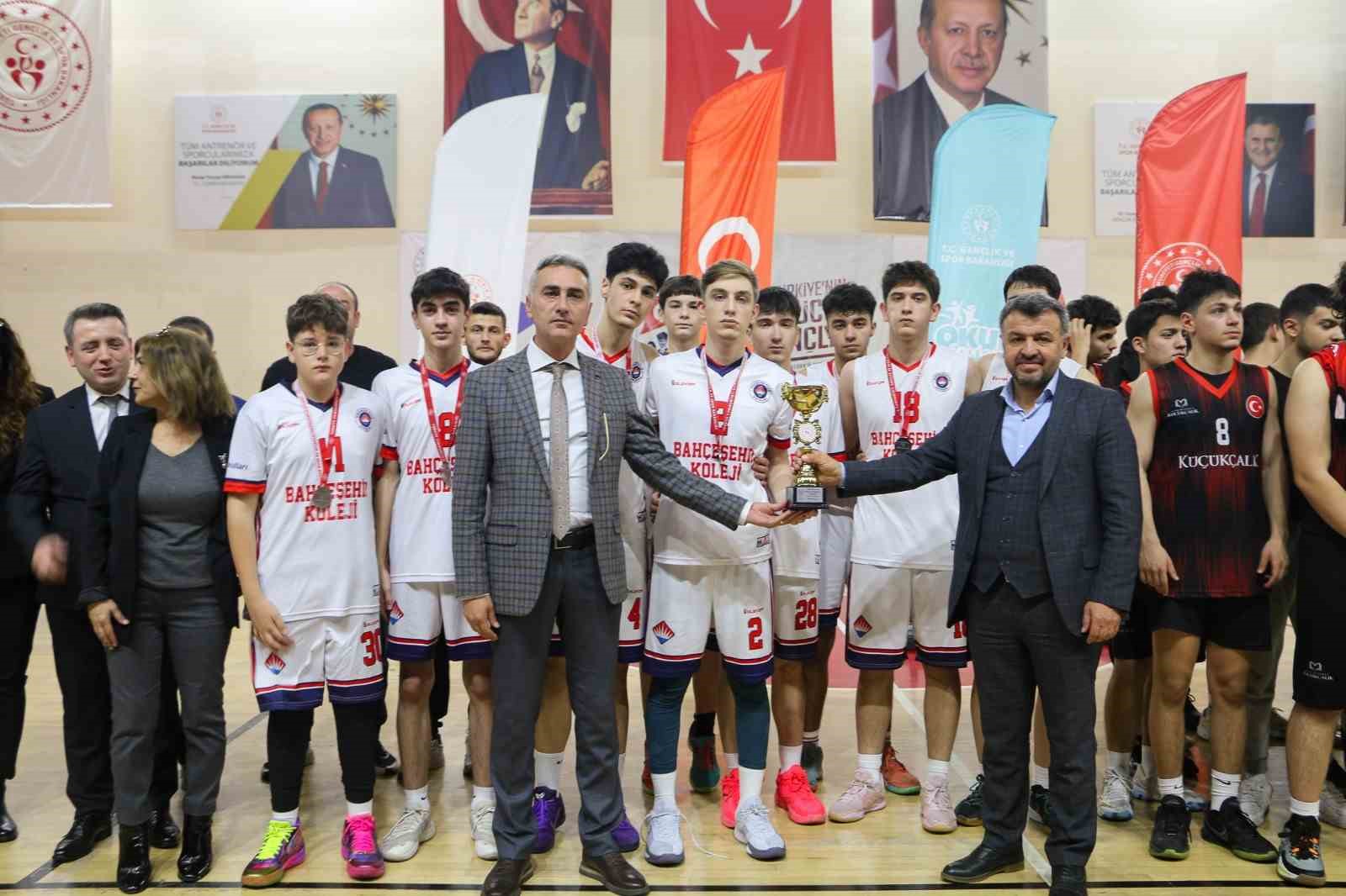 Kayseri Okul Sporları Genç A Erkekler Basketbol İl Birinciliği sona erdi

