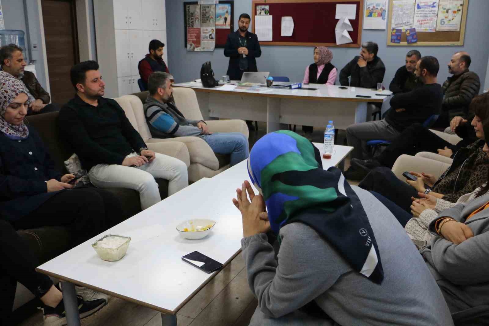 Genç Yeşilay ve Genç Kızılay, çocukları bağımlılık konusunda bilgilendirdi