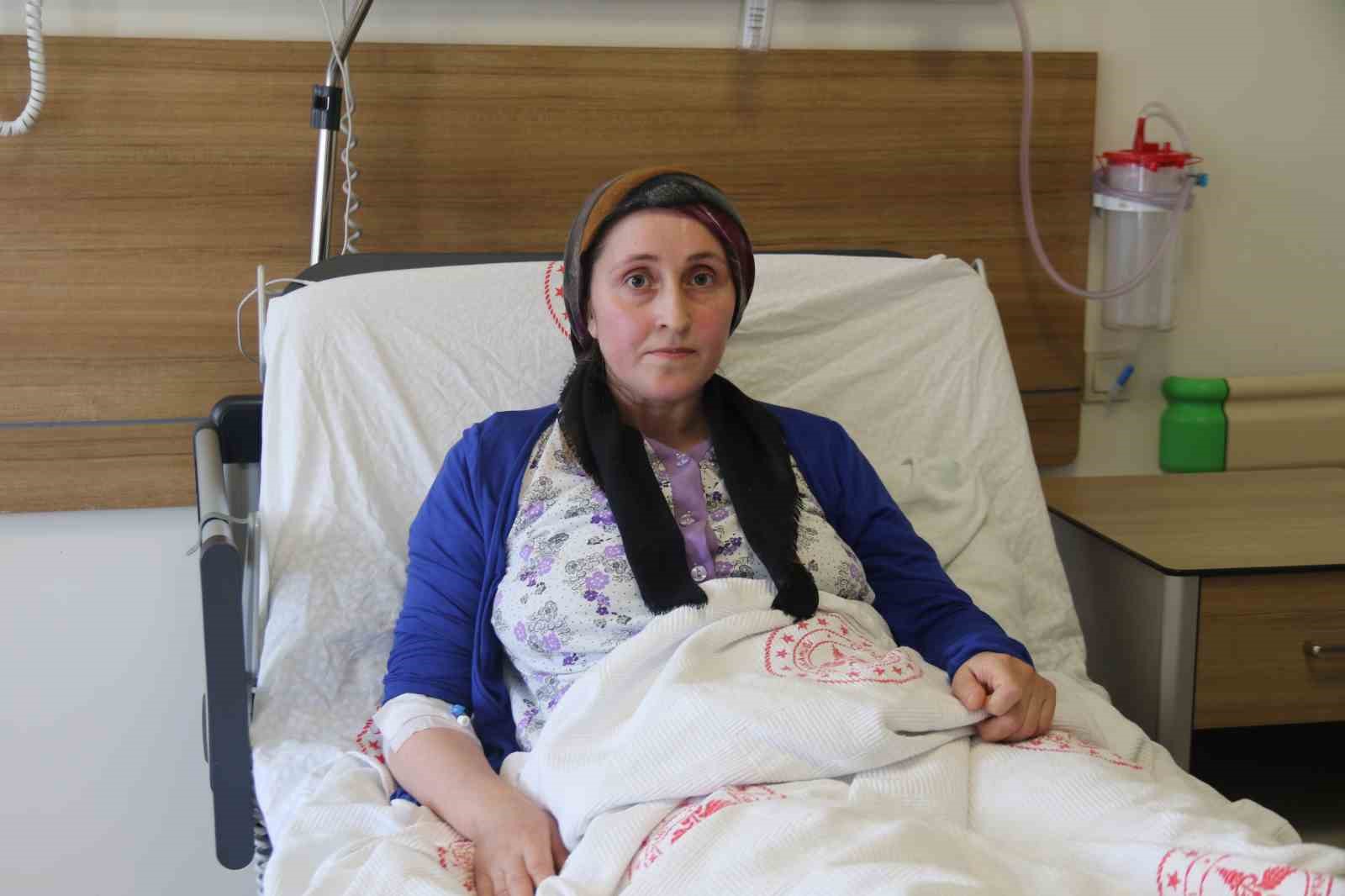 Üç çocuk annesi fabrika işçisinin parçalanan bacakları ampute edilmekten kurtarıldı
