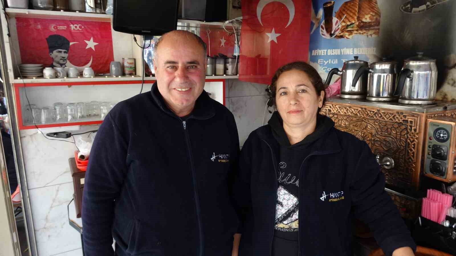 Eşi eleman bulamayınca kentin tek kadın çaycısı oldu
