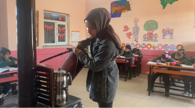 Kırsalın iki kadın öğretmeni zorluklara rağmen eğitimi omuzluyor
