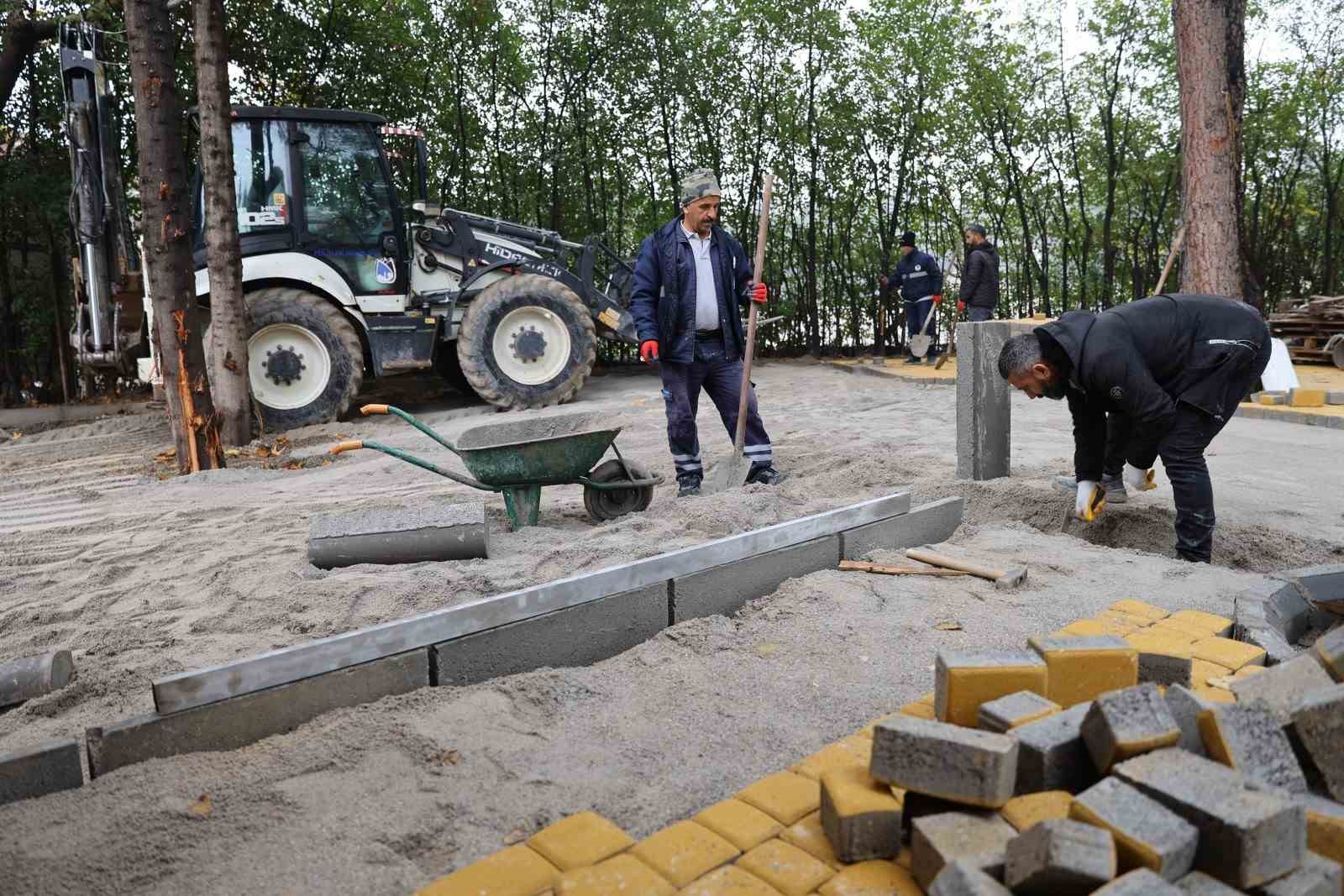 Başkan Balaban Emekli Kafe’de çalışmaları yerinde inceledi
