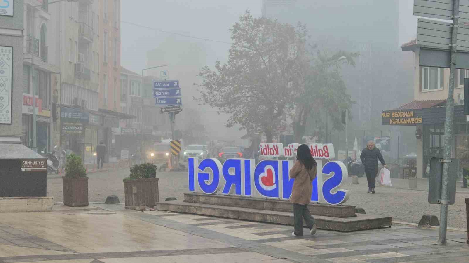 Sındırgı’yı sis sürücüleri zorladı
