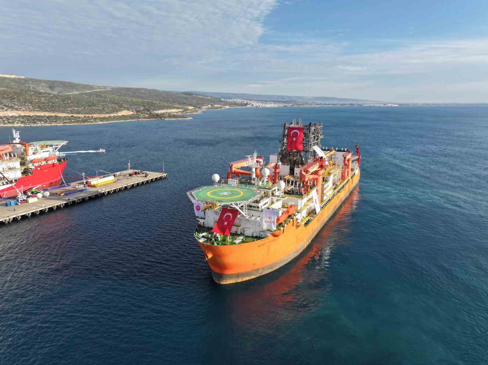 Türkiye’nin 6’ıncı sondaj gemisi Taşucu Limanı’na yanaştı
