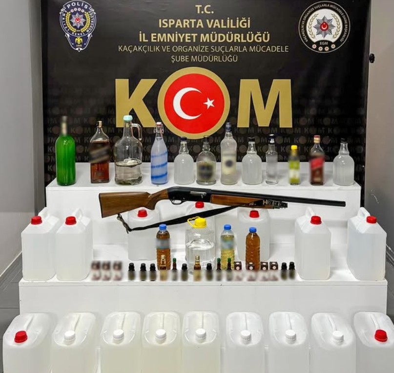 Isparta’da Narkotik ve KOM’dan çifte operasyon: Sentetik kâğıtlar ve kaçak alkol yakalandı
