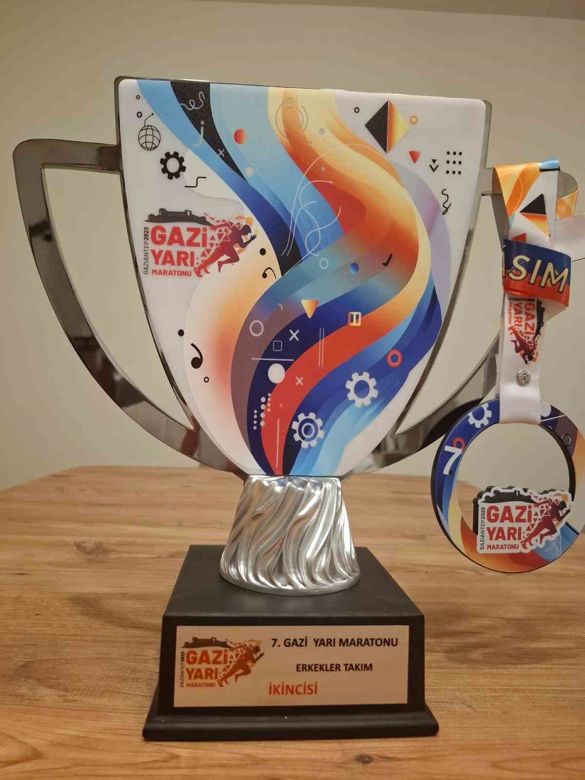 Gebze Tempo Atletizm Takımı, Gazi Yarı Maratonu’nda ikinci oldu
