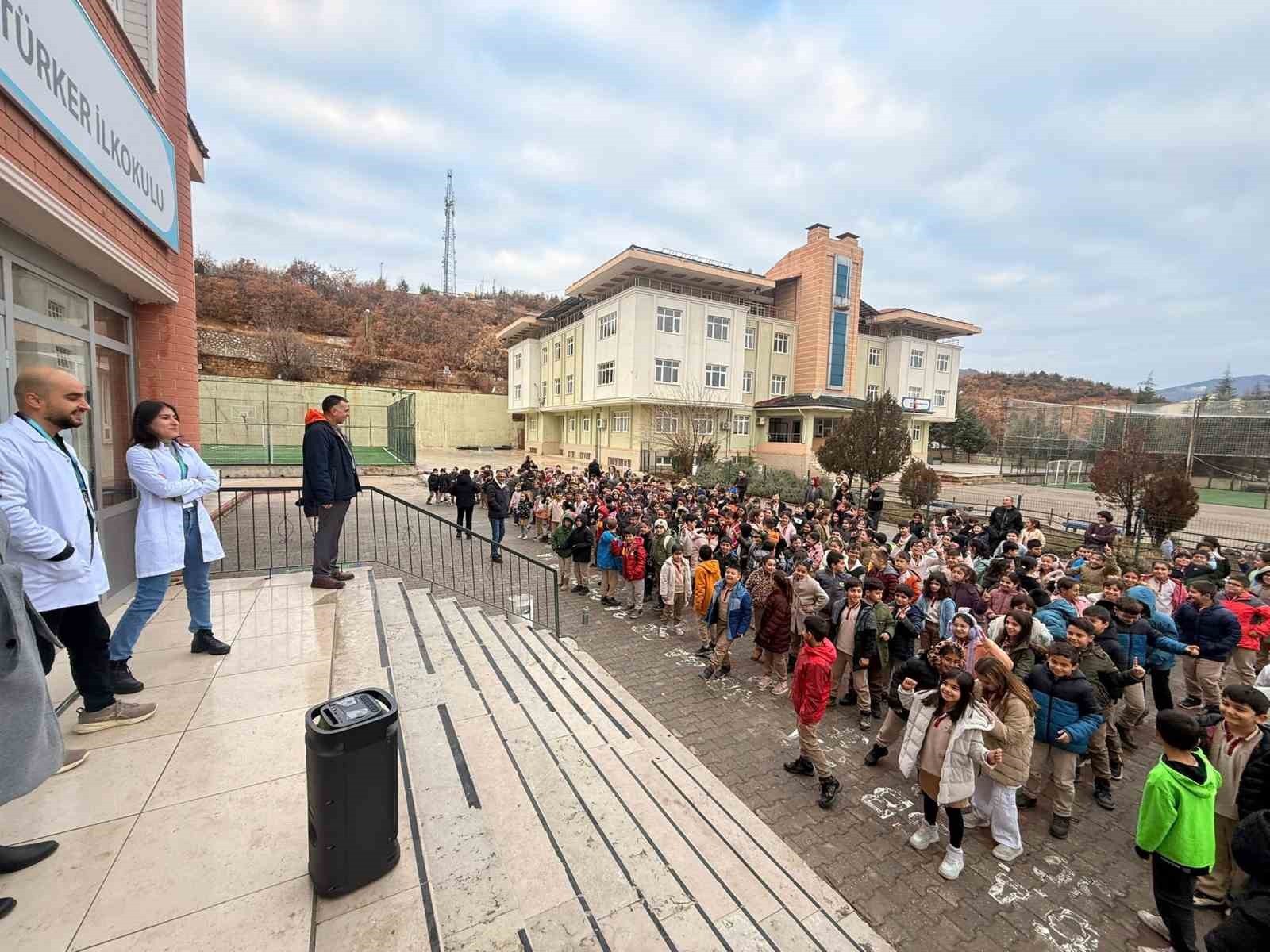 Tunceli’de minikler, derse sporla hazırlandı