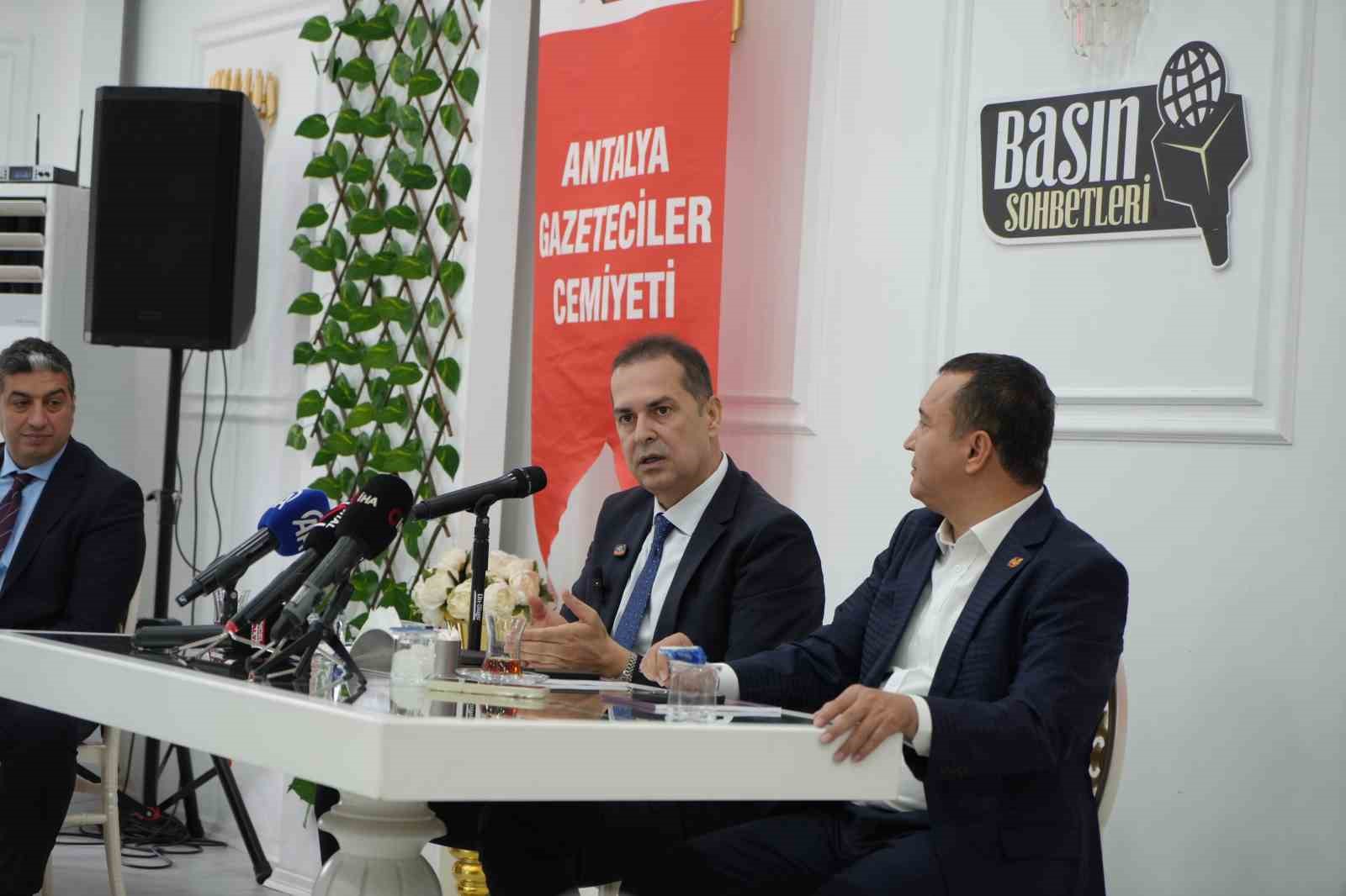 Rıza Perçin: "Antalyaspor için biraz dilenci olduk, 35 milyon Dolar’dan fazla borç var"