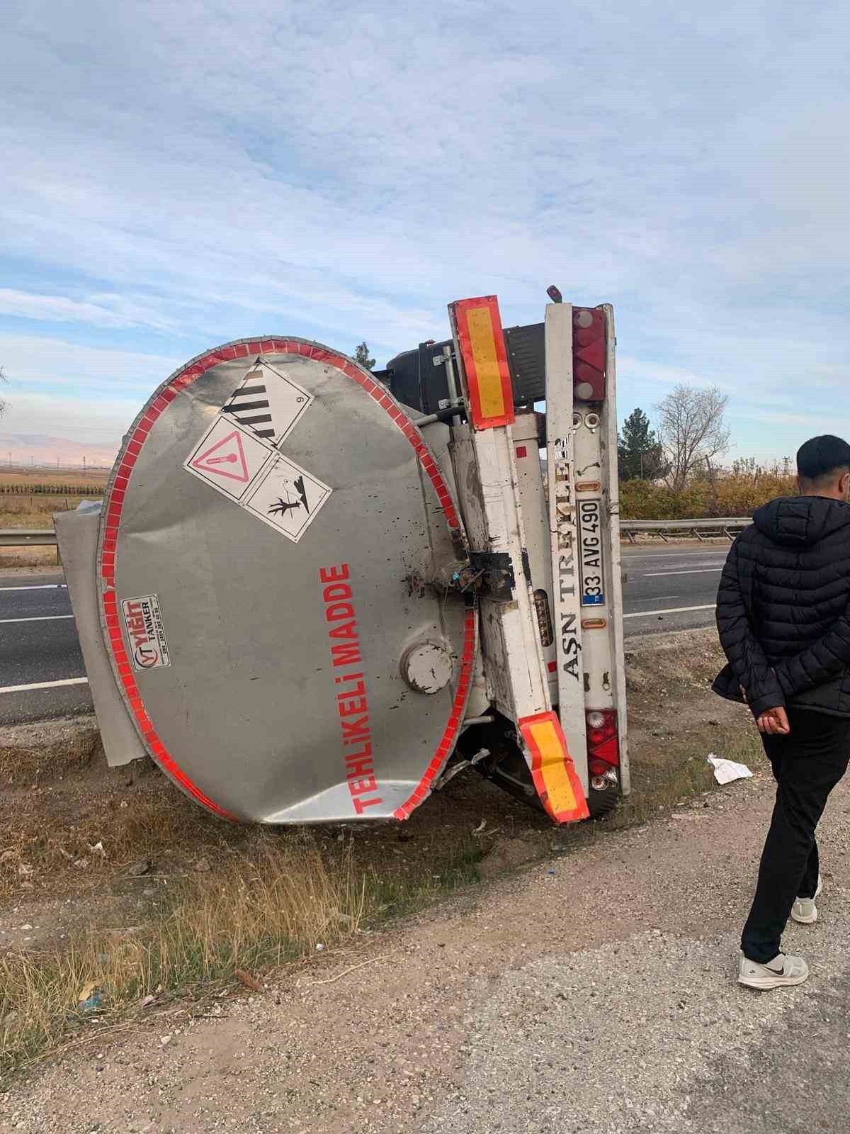 Mardin’de devrilen akaryakıt yüklü tırın sürücüsü yaralandı