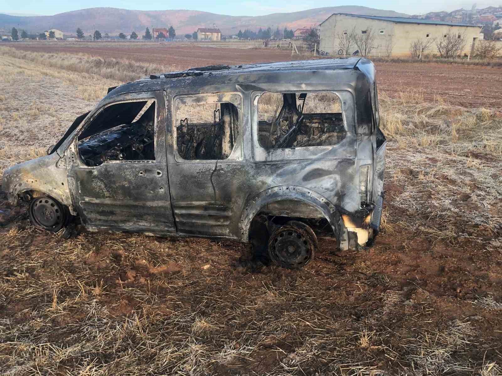 Garajdaki araç ve evde çıkan yangın korkuttu