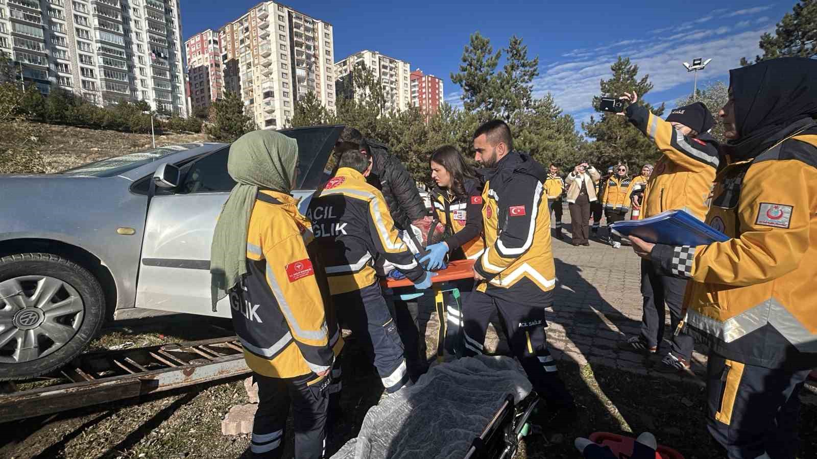 Yozgatralli etkinliğinde ambulanslar en hızlı müdahale için yarıştı