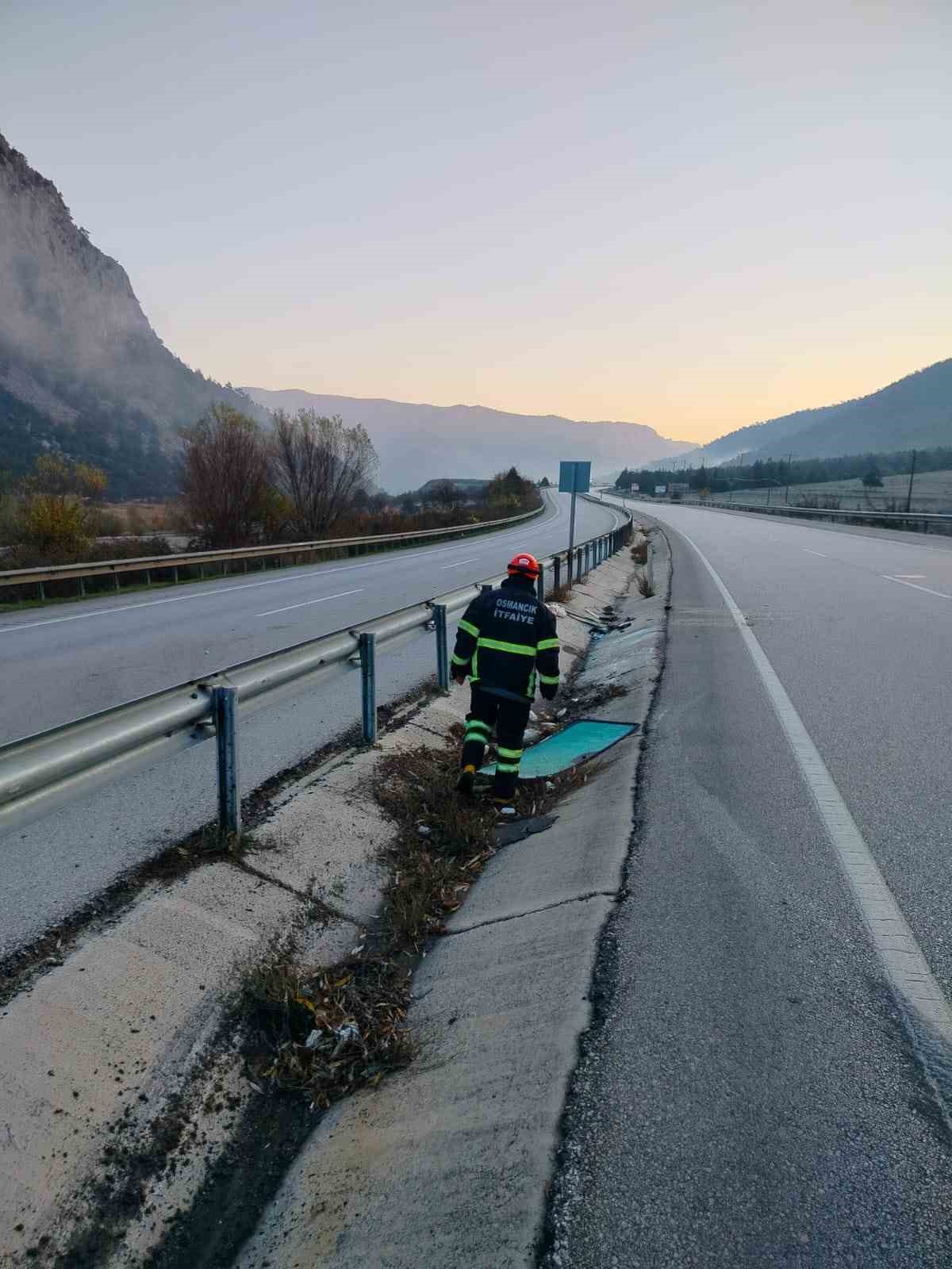 Çorum’da otomobil şarampole devrildi: 3 yaralı
