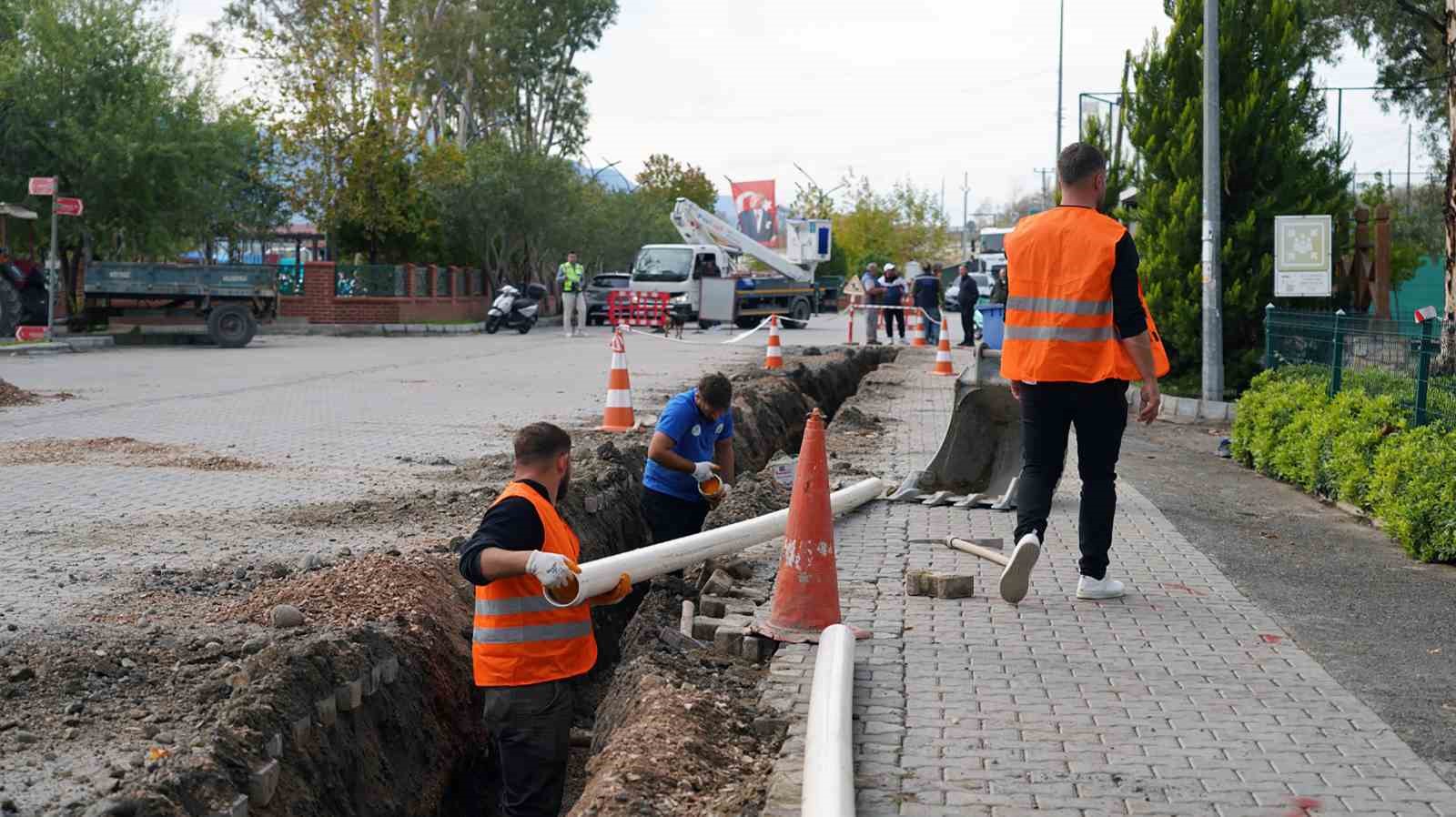 MUSKİ Köyceğiz merkezindeki içme suyu hatlarını yeniliyor