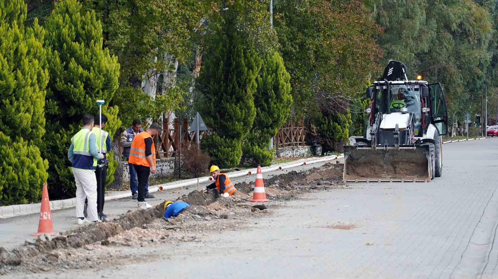 MUSKİ Köyceğiz merkezindeki içme suyu hatlarını yeniliyor

