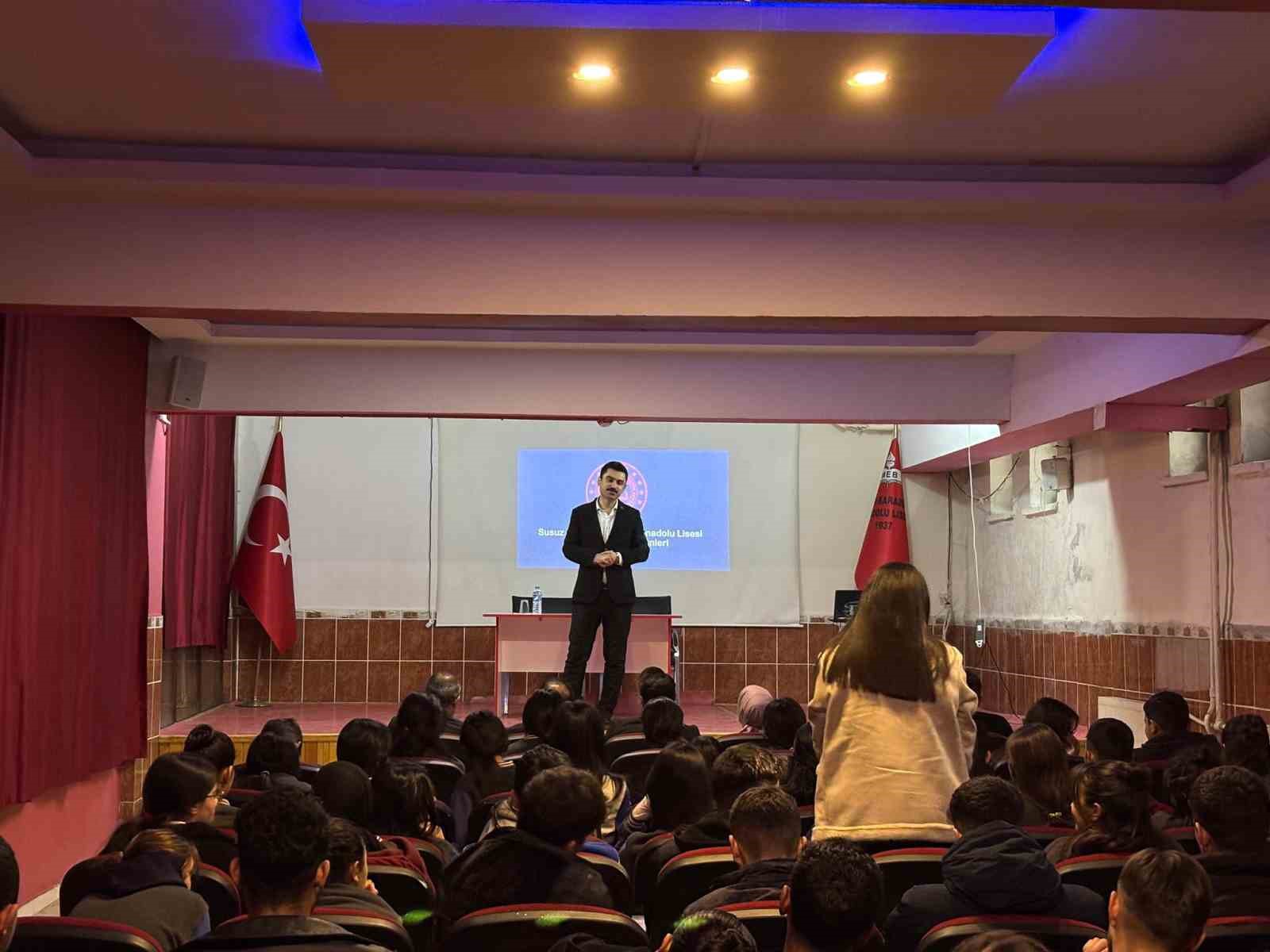 Susuz’da öğrenciler sordu, kaymakam mesleğini anlattı