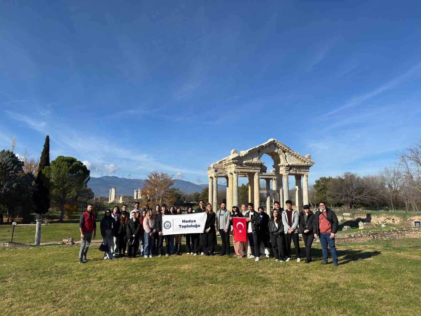 Gençler, ’Dünya Mirası’ Afrodisias’ı gezdi