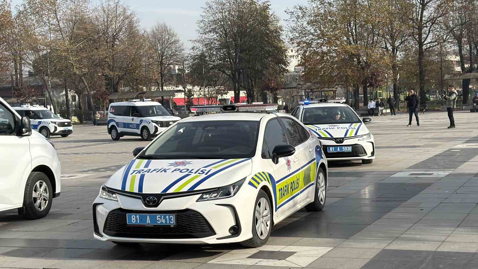 Düzce’de emniyet ve jandarma teşkilatına 44 yeni araç
