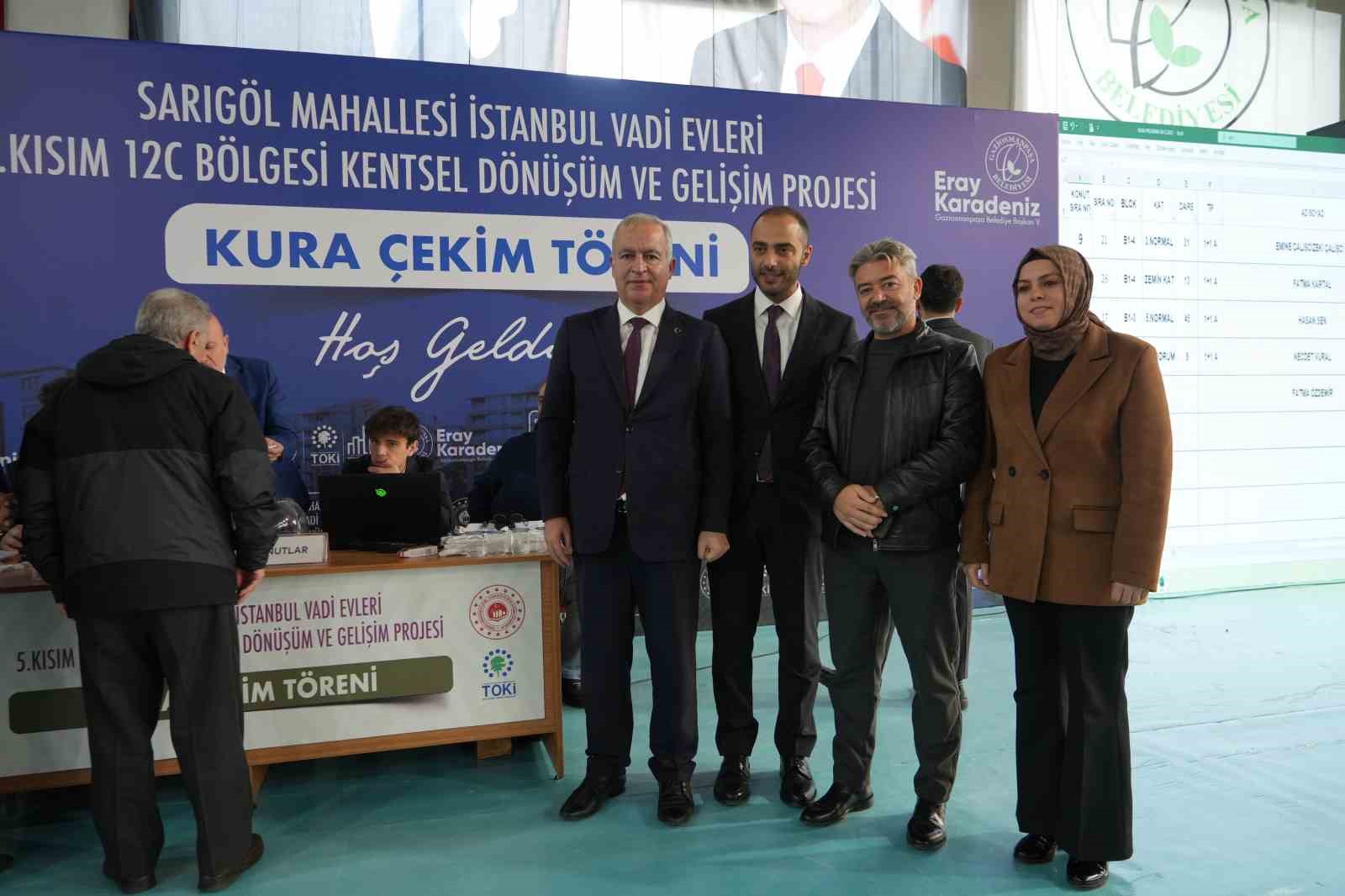 Gaziosmanpaşa&rsquo;da kentsel d&ouml;n&uuml;ş&uuml;m heyecanı: Hak sahiplerinin daireleri belirlendi
