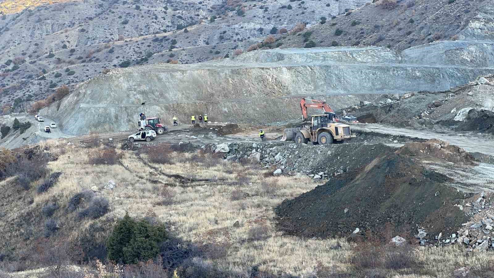 Sivas’ta göçük altında kalan madenciyi arama çalışmaları 18 gündür sürüyor