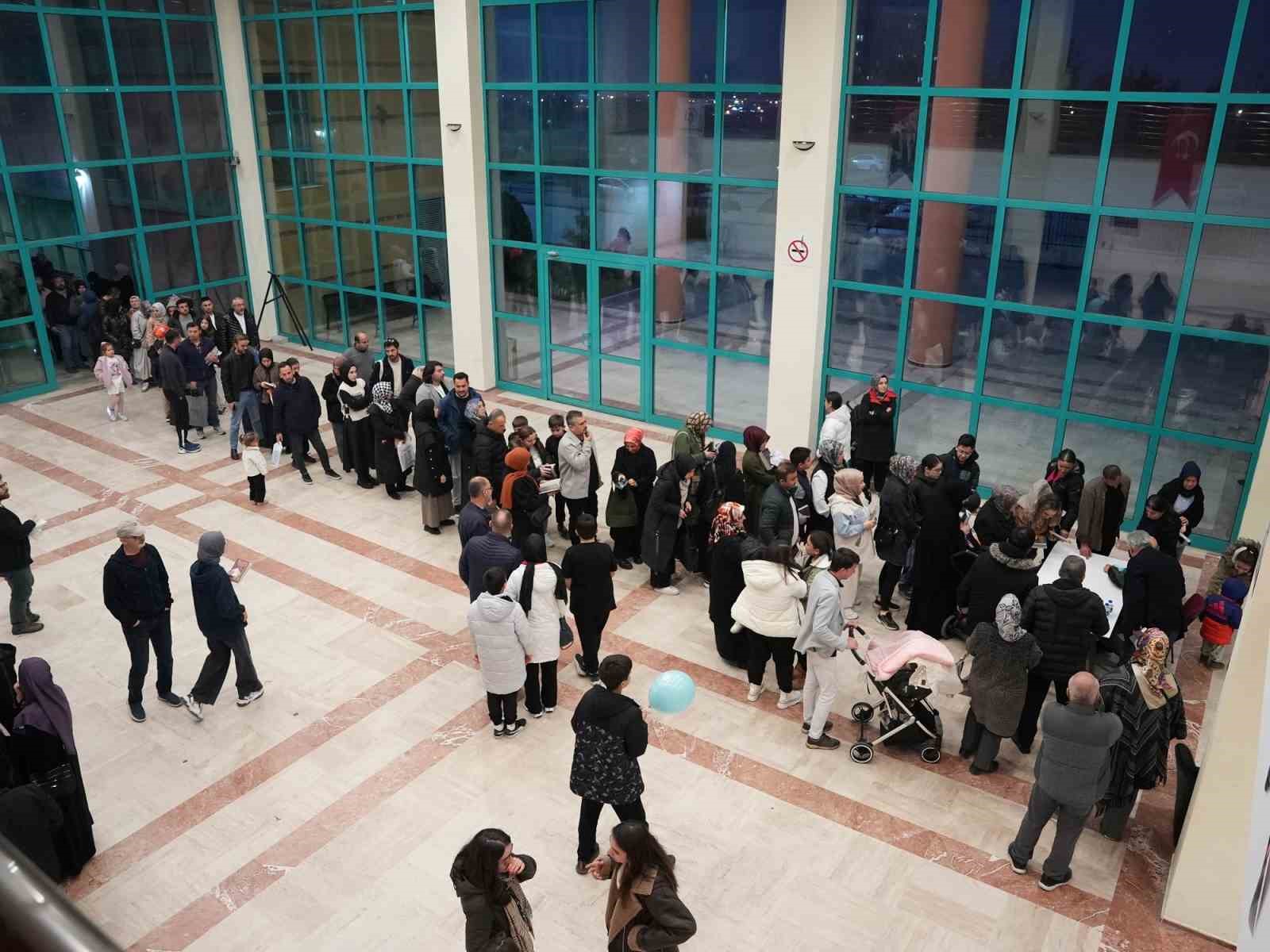 Denizli Kitap Fuarı ziyaretçi akınına uğruyor
