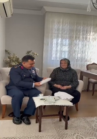 Rizeli Saime teyzenin ördüğü 90 adet bere zorlu şartlarda görev yapan Mehmetçiklere ulaştı
