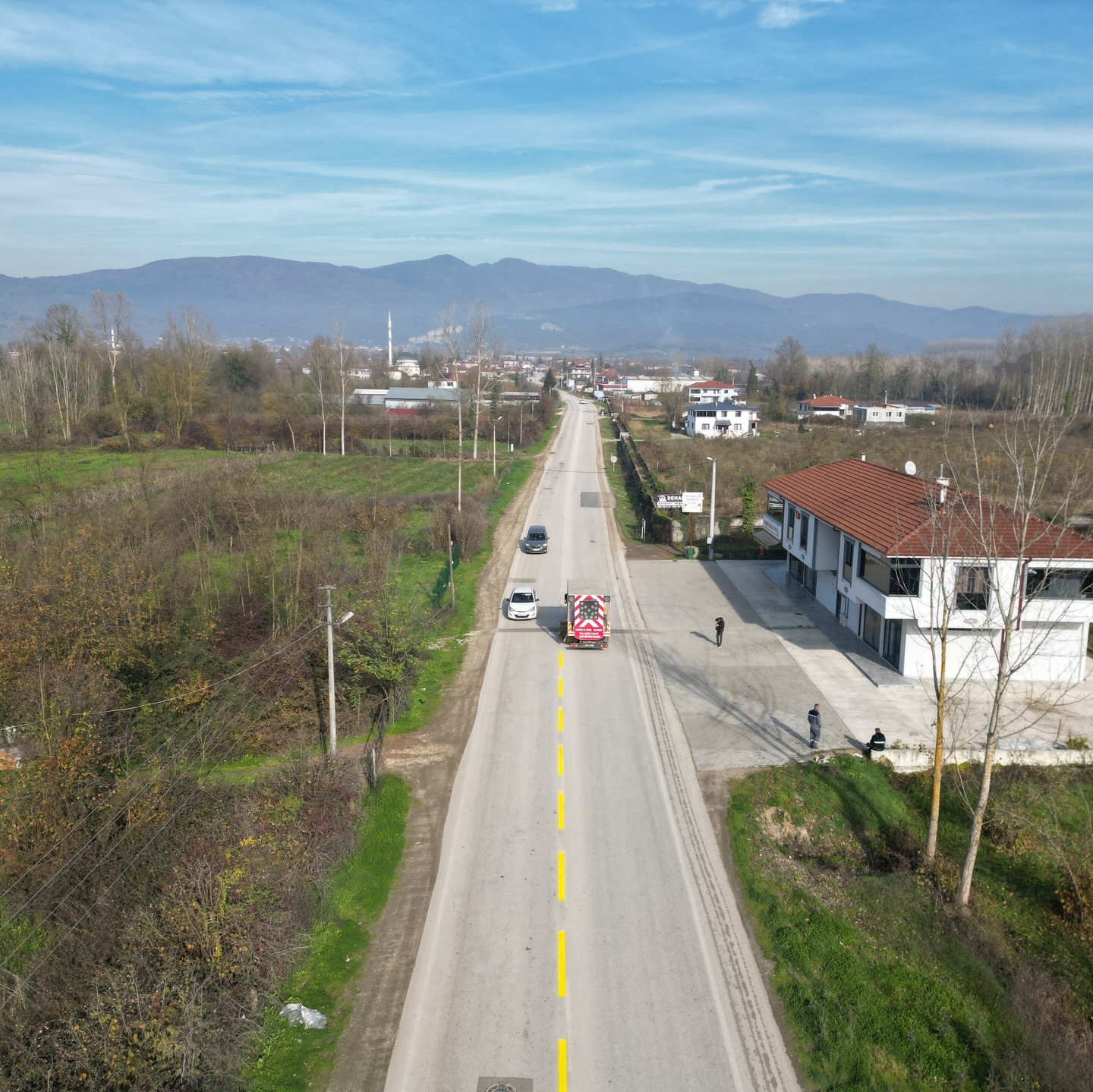 Güvenli ulaşım için Çilimli’de yol çizgileri yenileniyor
