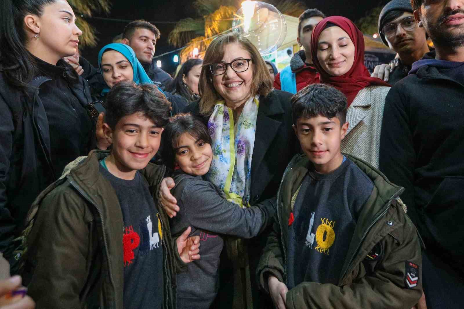 Başkan Şahin, şehir yaşamına katkı sunan büyükşehir belediye başkanları arasında birinci oldu