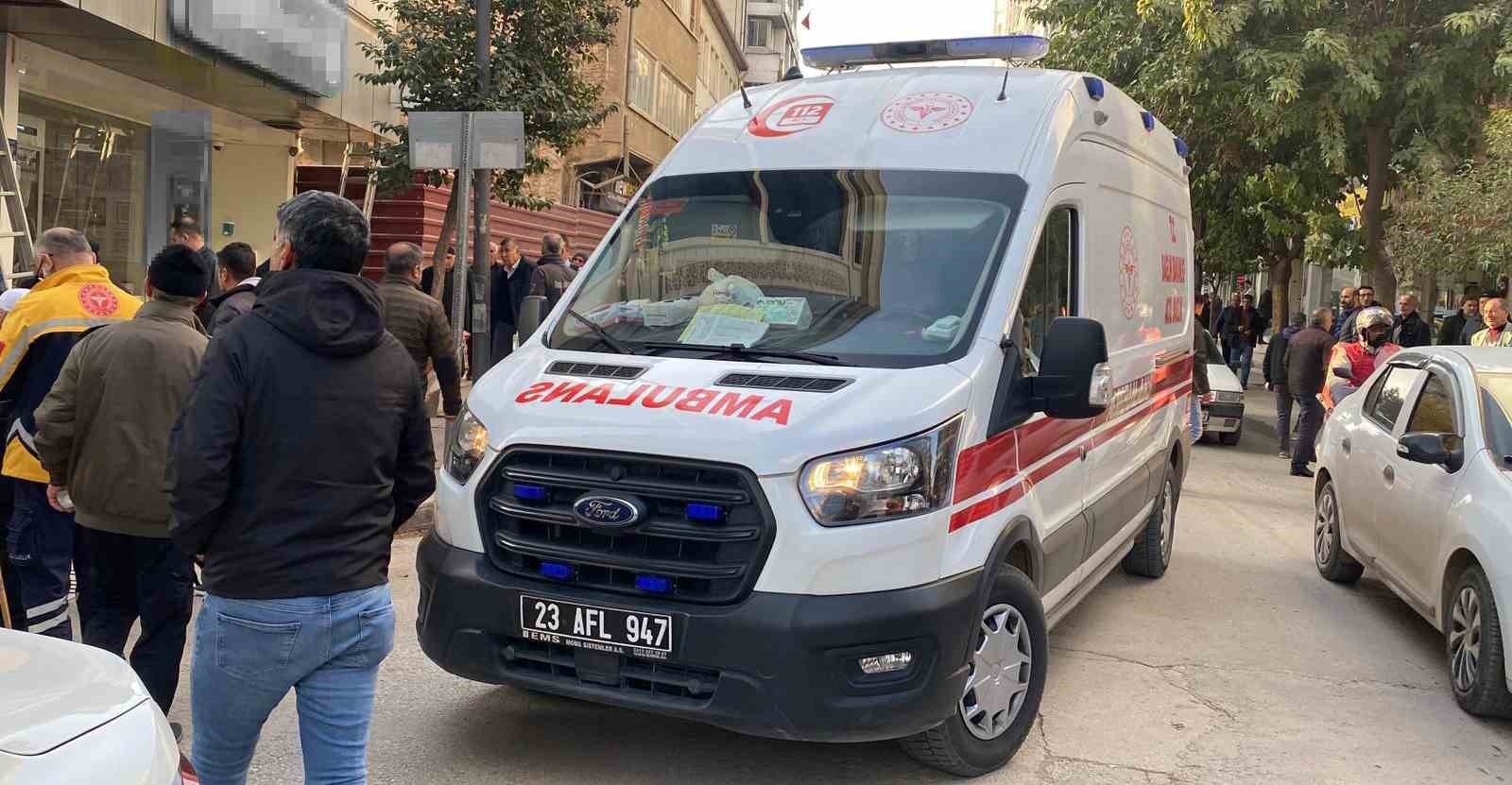 Elazığ’da pikaba çarpan bisikletli yaralandı