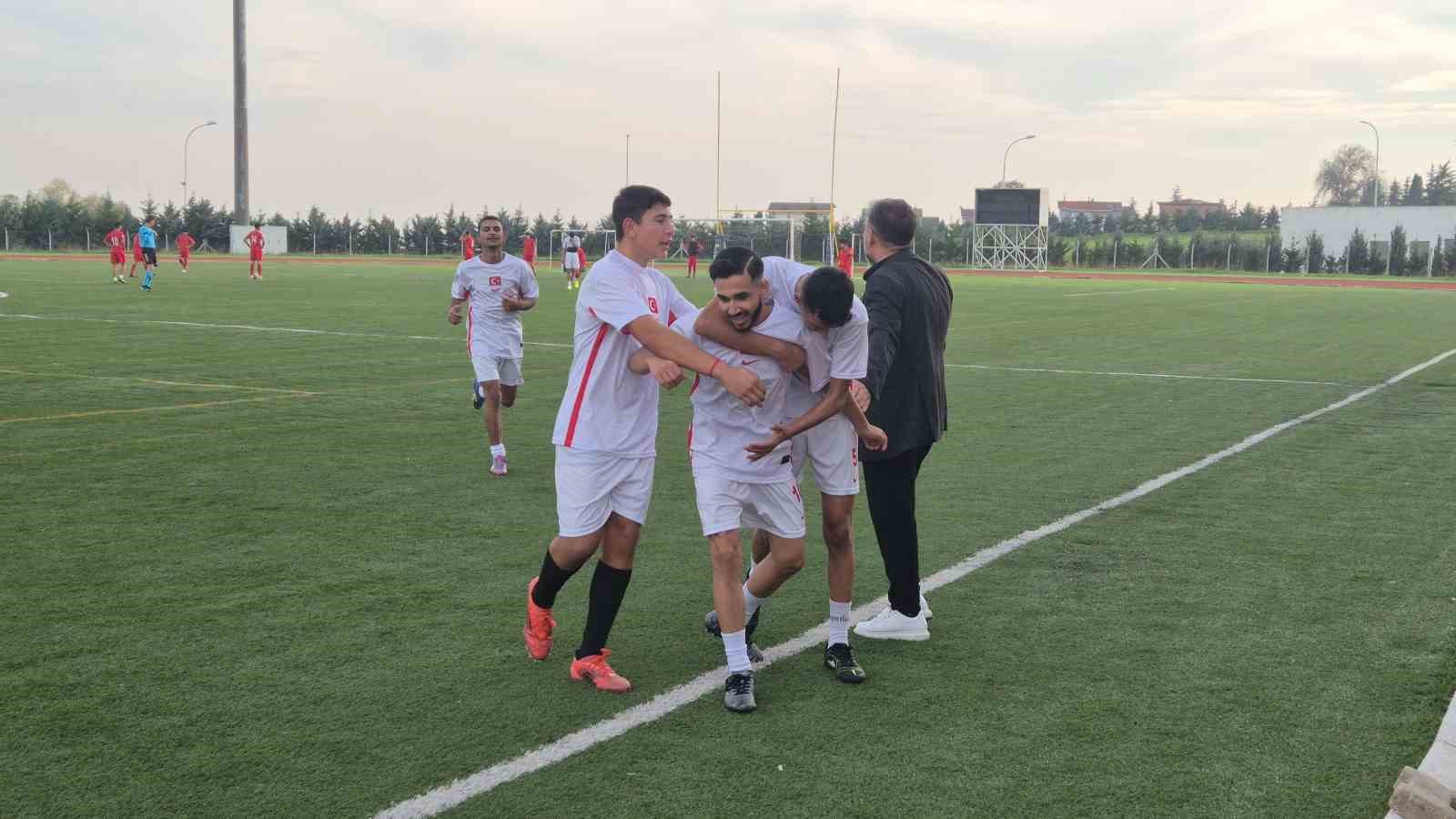 Tekirdağ’da Roman gençler dostluk maçında buluştu