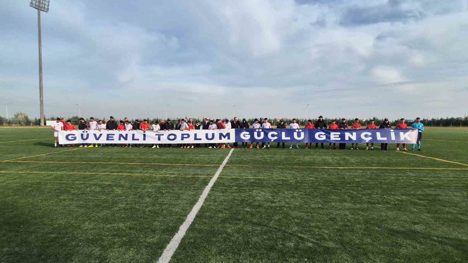 Tekirdağ’da Roman gençler dostluk maçında buluştu