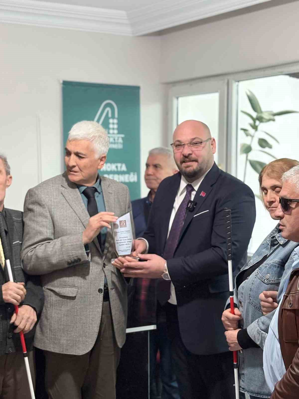 Atakum’dan görme engellilere ‘beyaz baston’ desteği
