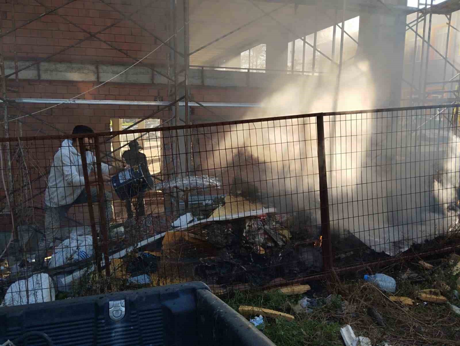 İnşaat atıklarının alev alması paniğe yol açtı