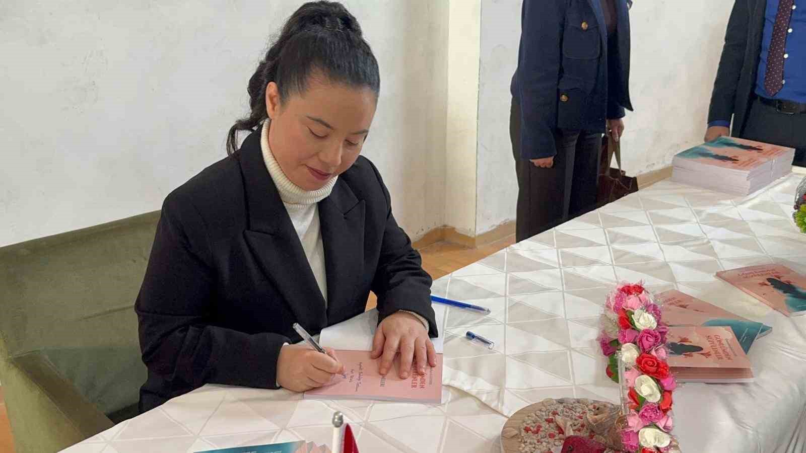 Engelli Ümmühan, ilk kitabını Cumhurbaşkanı Erdoğan’a yazdı