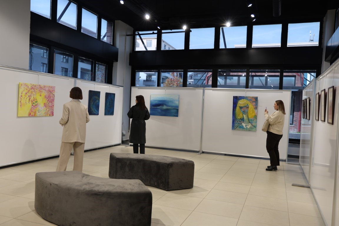 "Yansımalar" sergisi Kartepe Sanat Evi’nde açıldı