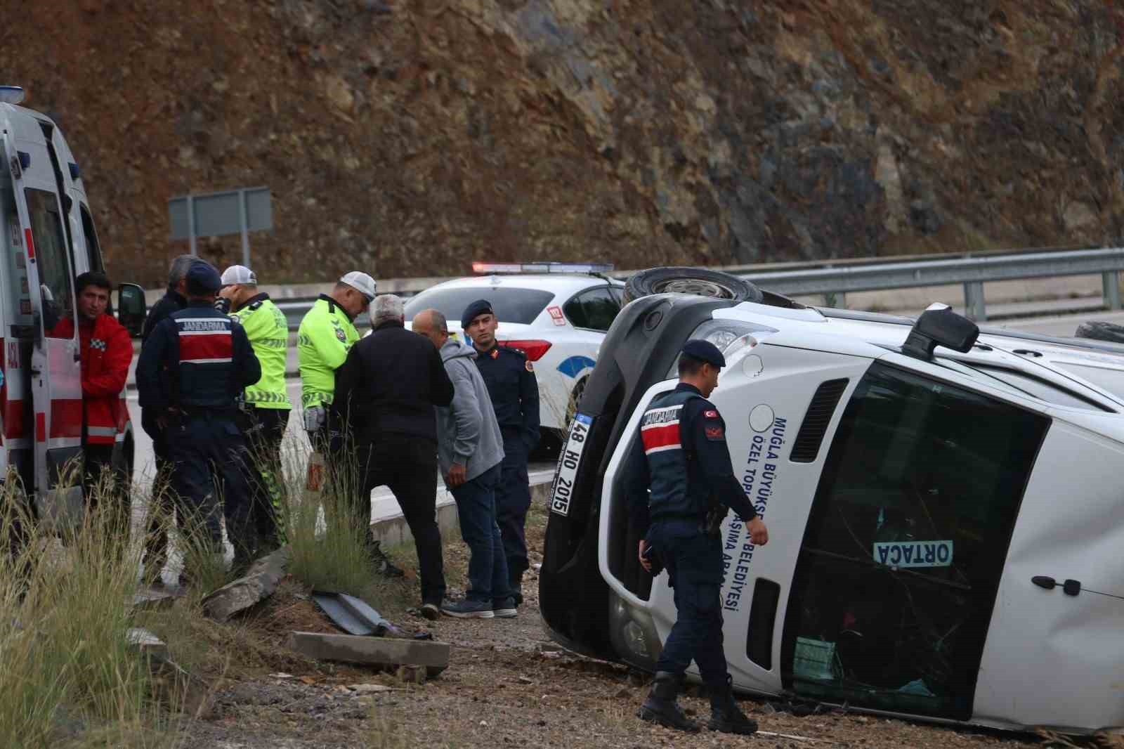 Fethiye’de yolcu minibüsü devrildi: 7 yaralı