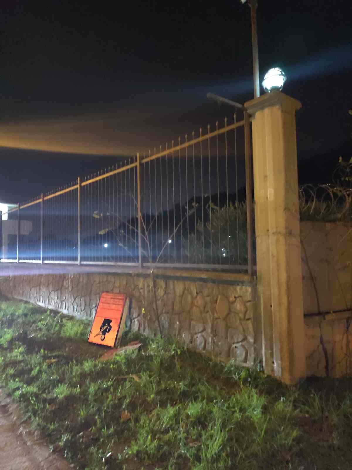 Dur ihtarına uymayan sürücü kovalamaca sonrası polise çarptı: 1 polis yaralandı
