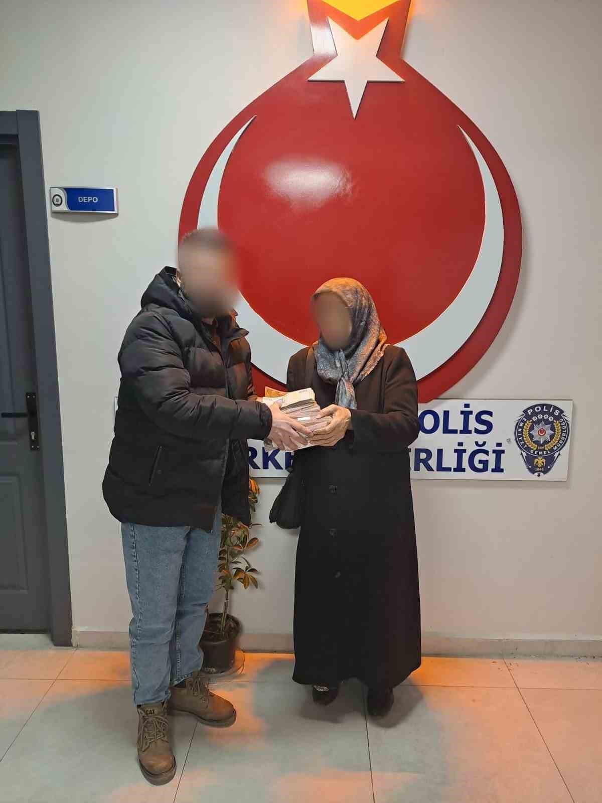 Kendini polis olarak tanıtıp 316 bin 700 TL’lik ziynet eşyasını dolandırdı, kısa sürede yakalandı