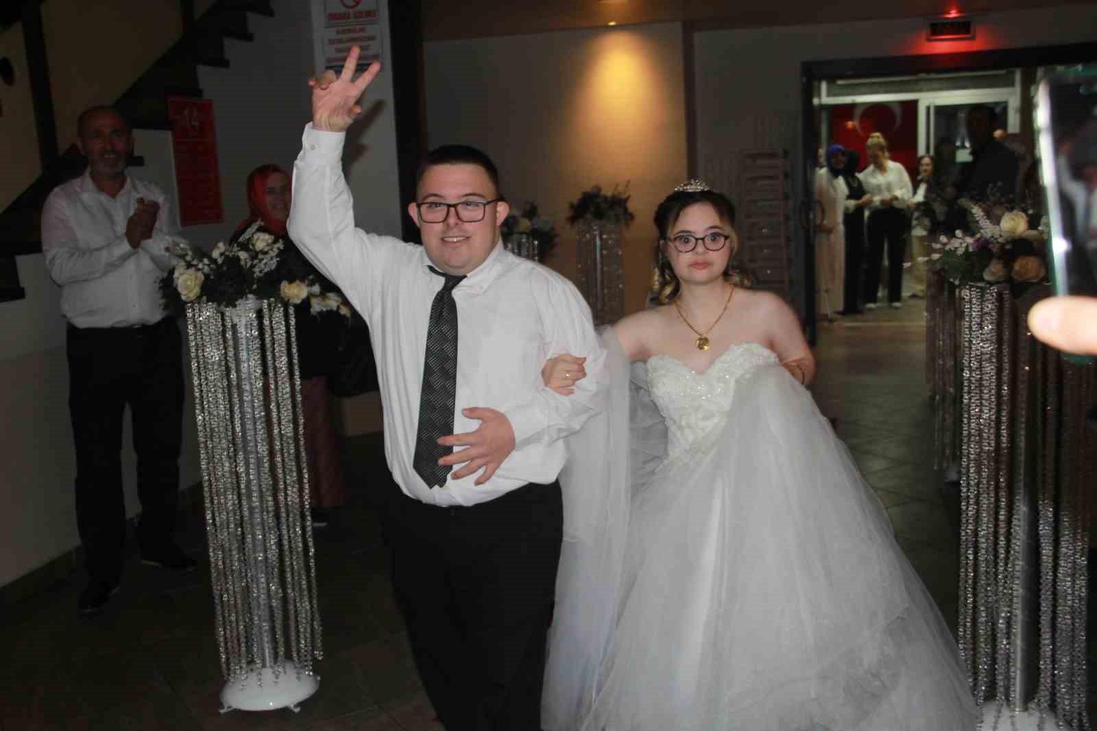 Bir hayal 7 mutluluğa dönüştü: Down sendromlu genç kızlara temsili düğün
