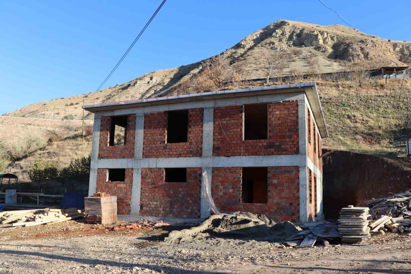 İş insanından memleketine gasilhane ve taziye evi desteği
