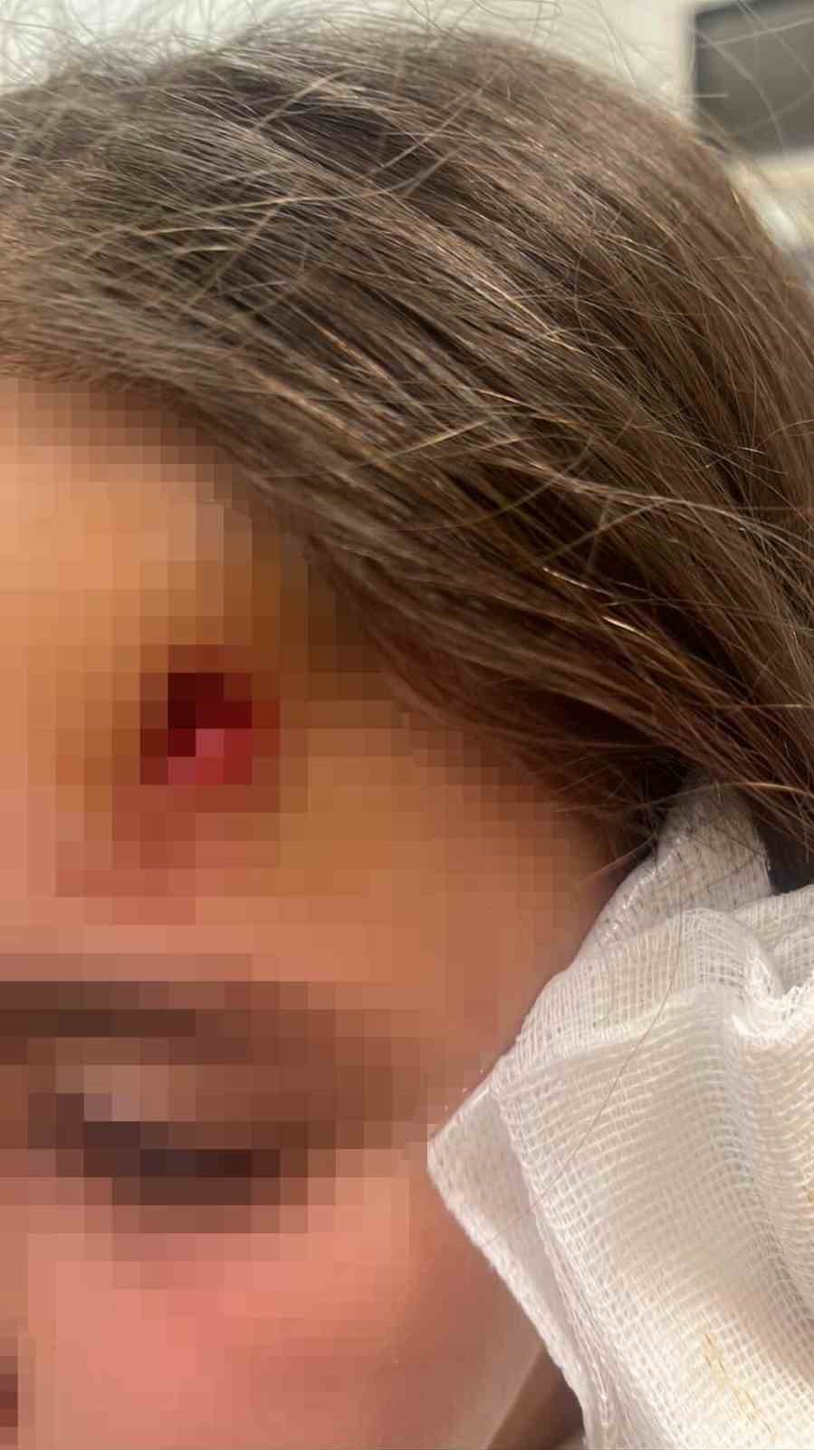 Beylikdüzü’nde okul çıkışında dehşeti yaşadılar: Ters yönden gelen scooter, kadına ve çocuğa çarptı; o anlar kamerada